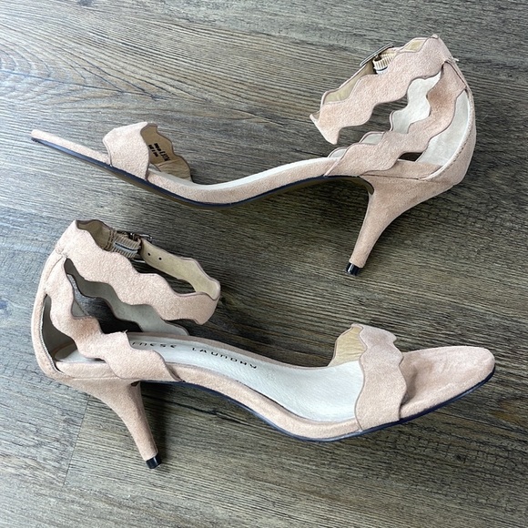 Chinese Laundry Women’s Tan Suede Zig Zag Ankle Strap Open Toe Heel, size 6.5 - Picture 2 of 9